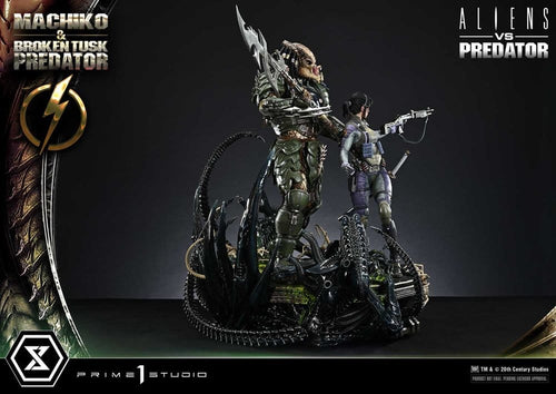 Aliens vs. Predator (Comic) Ultimate Premium Masterline Statue 1/4 Machiko & Broken Tusk Predator 79 cm